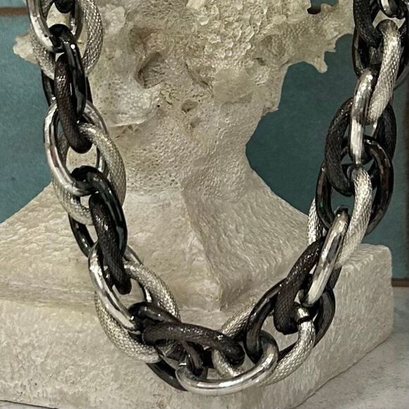 Vtg Chunky Link Statement Necklace Black & Silver Triple Oval Chain Adjustable - Picture 2 of 11